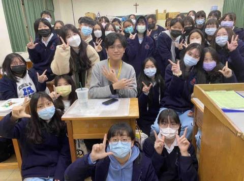 黃敔棠 - 社團課合影