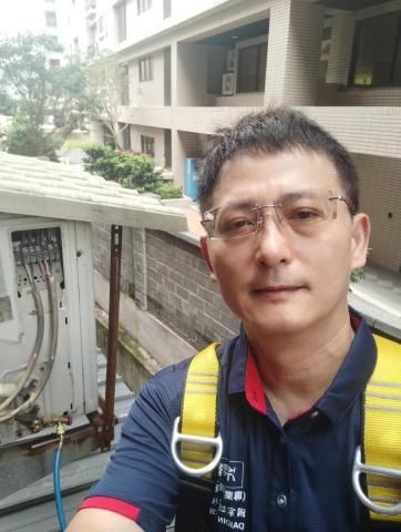 詹宗元 - 戶外高空維修作業 詹宗元 - 戶外高空維修作業