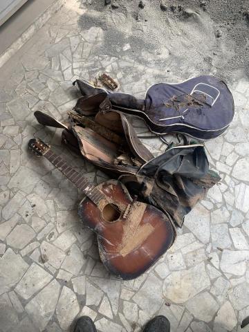 蟲蟲特攻隊 - 該住戶地下室長滿了白蟻，放在地下室的木吉他已被白蟻啃食，有的僅剩下殘骸