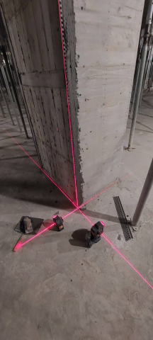 林先生 - 使用專業儀器測量