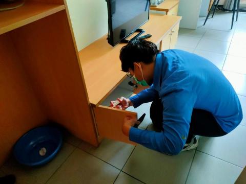 富士除蟲實業有限公司 - 蟑螂餌劑施點作業