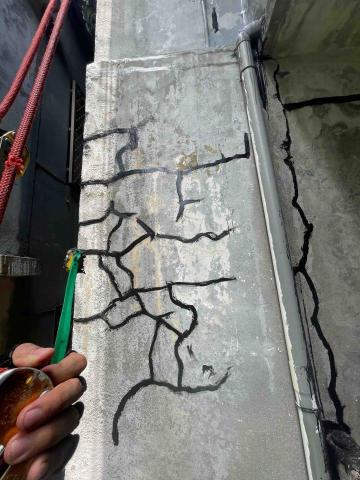 黃思宏 - 牆面較大縫隙矽利康填補