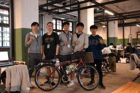 沈意軒 - 台大電機創客松 創意獎入圍（共入圍 2 組）