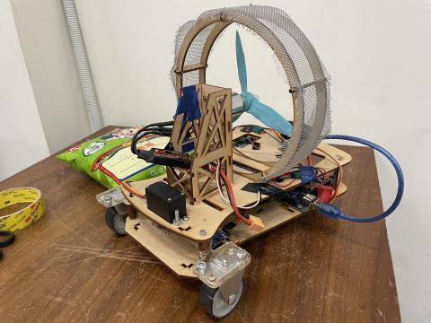 沈意軒 - 機械工程實務 風扇驅動+紅外線循跡 自動車