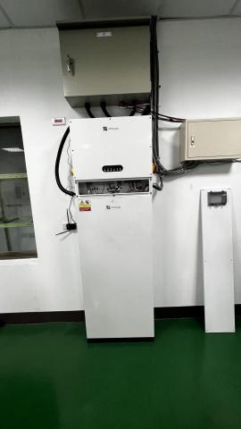 築能有限公司 - 搭配太陽能板發電,儲電,用電一套搞定,尖離峰用電控制,節省電費差價,停電時仍可持續供電確保家庭用電