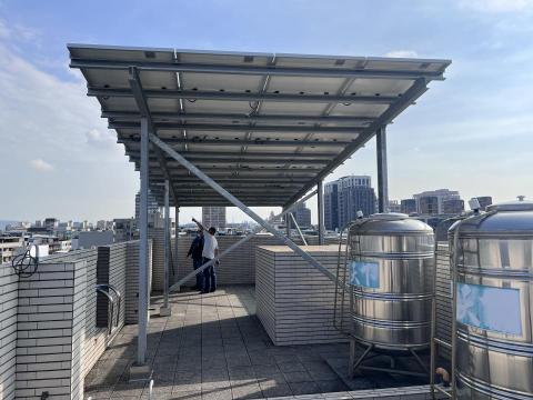 築能有限公司 - 可降低室內溫度3~5℃,節能減碳
可保護及延長建築屋頂壽命
有效利用閒置設施,活化閒置資產