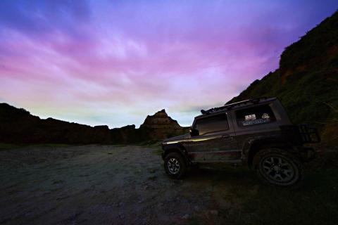 森嵐健一影像創作工作坊 - 黃昏時分的吉普車