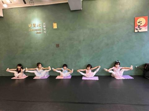 吳阿寶 - 幼兒芭蕾舞蹈教學