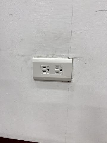 鄭耀崇 - 更換插座