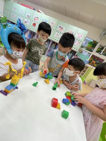 郭美燕 - 擅長陪伴一群孩子玩，當他們的阿姨、老師或陪玩姐姐