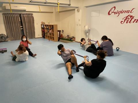 小雨運動體適能 - 女性基礎肌力訓練 小團班