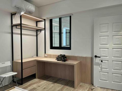 以修空間設計 - 嘉義民宿-開放式衣櫃及活動書桌設計 以修空間設計 - 嘉義民宿-開放式衣櫃及活動書桌設計