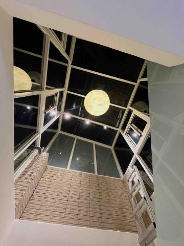 以修空間設計 - 頂樓玻璃屋-採光罩搭配月球吊燈 以修空間設計 - 頂樓玻璃屋-採光罩搭配月球吊燈