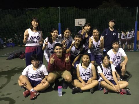 Ken Chuang - 我是紅衣服的，當時是大三，已經是女籃的教練