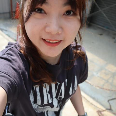 提供送修iphone服務的專家Vera (Doubao)