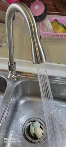 郡祥   居家修繕工作室 - 伸縮抽拉式廚房雙溫混合龍頭
讓屋主雙槽流理台
每天都能享受清洗噴刷的便利