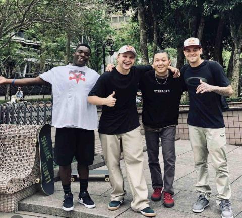 史蒂芬成 - 與國際滑板職業選手合照 史蒂芬成 - 與國際滑板職業選手合照
