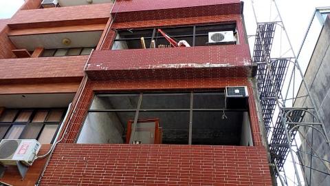 阿成頂樓浴室廚房客廳防水工程 - 