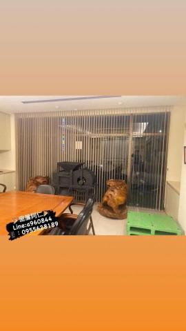 晶品窗簾中山店 店長阿仁 - 直立簾