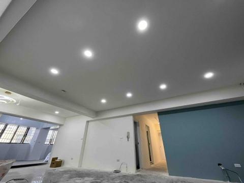 油漆工程阿豪 - 跳色乳膠漆 水性百合百