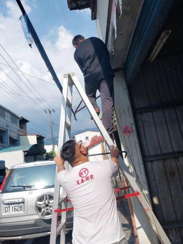 ✨️家萱工班✨️ - 拆壞掉雨棚（施工中）