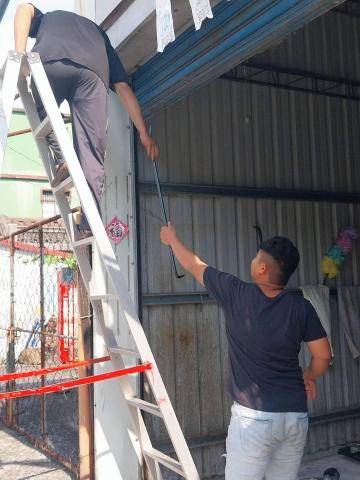 ✨️家萱工班✨️ - 拆壞掉雨棚（施工中發）