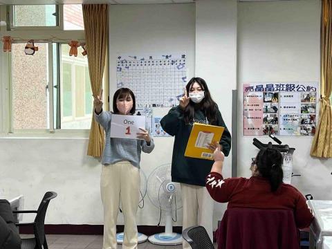 黃悅瑄 - 真善美 教導英語繪本朗讀課程