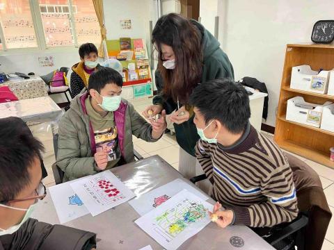 黃悅瑄 - 真善美學院 教導特殊教育學生