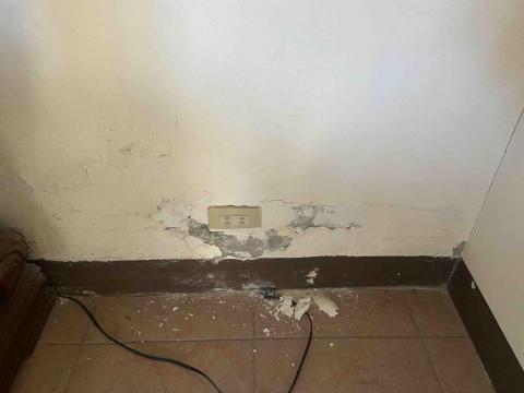 冠承防水工程 - 外牆迎風牆未作防水處理導致內牆滲水壁癌