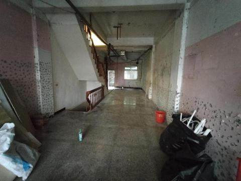 阿嘎 - 一樓局部打毛、一樓-四樓壁紙全室拆除共計白坪有坪牆面