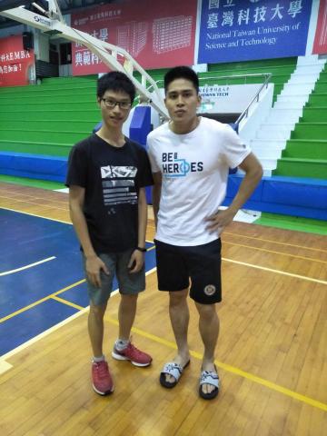 張耀祖 - 本身喜歡打籃球和看籃球比賽喔