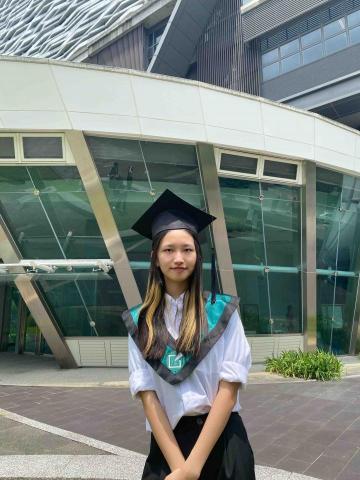 胡瑛淇 - 台大創創學程畢業照
