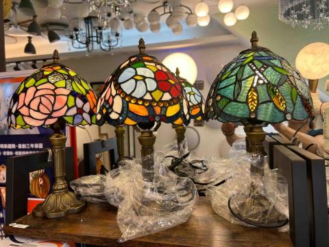 晴讚讚照明公司 - 