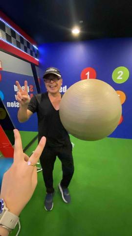 Yuci 健身教練 運動按摩 筋膜放鬆 - 老年有趣互動式運動 Yuci 健身教練 運動按摩 筋膜放鬆 - 老年有趣互動式運動