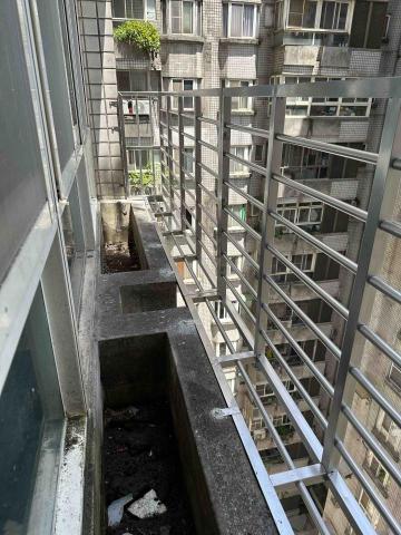 御和工程行 - 冷氣護欄