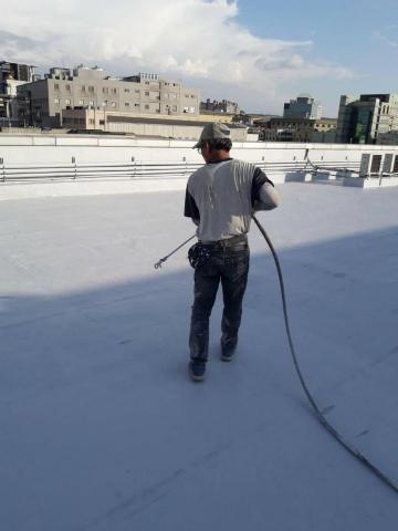 王琮貴（三哥） - 大樓頂樓隔熱漆施工中