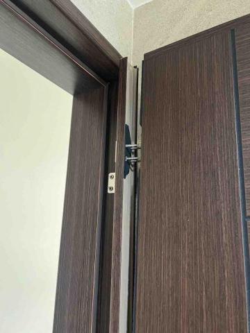 雄毅工程行 - 門片破裂