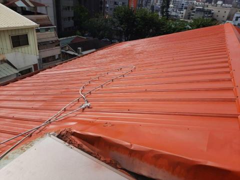 王琮貴（三哥） - 浪板防銹彩鋼漆施作