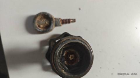 郡祥   居家修繕工作室 - 自來水分水錶出口銅閘閥，軸心斷裂更換，替客戶王先生解決了屋內水量不足的問題。