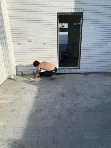 李孟嘉 - 陽台pu防水前置作業底漆施工中 李孟嘉 - 陽台pu防水前置作業底漆施工中