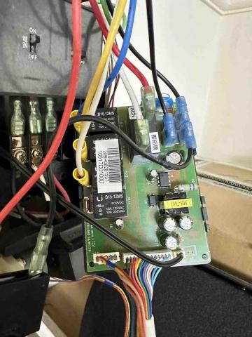 錦銓水電制所 - 舊型定頻分離式冷氣(R22) ,基板故障更換 錦銓水電制所 - 舊型定頻分離式冷氣(R22) ,基板故障更換