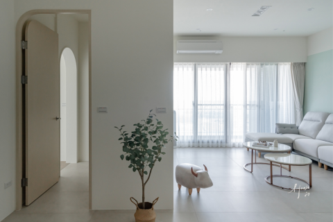 House In空間制作所 - 室內設計｜台南安南｜ 北歐ins風
晨光照亮室內空間✨溫柔似白非白的輕柔色彩
緩慢優雅的映入視野，新的一天再次開啟

即便外在城市喧囂、繁雜，在這裡一切的視覺元素沿著淺大地色的線生長?不同材質間跳脫出屬於他們的獨特，散發出所有輕柔，都揉進了這個恰到好處的風景裡，這是屬於個人心之沈澱秘境?
-
這次空間散發一絲不食人間煙火的輕柔沉靜氣質