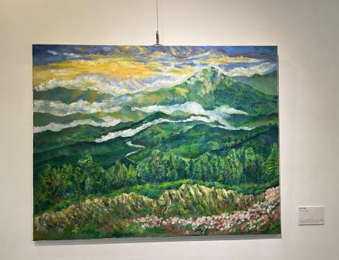 蔡昀庭 - 合歡山景緻 媒材：油彩 尺寸：5 0 F 年代：2 0 2 2
繪畫合歡山武嶺雄偉、壯麗的山景與峭壁、山巒、雲霧、夕照的景緻。運用印象派風景的技法， 表現天空、廣闊草原、壯觀的山稜線、雲霧漂渺的光線與
色彩的變化。《2022年參加系展作品》