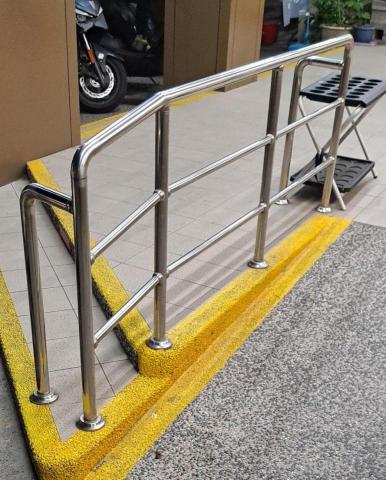 簡宗威 于杰鐵類工程 - 坡道扶手 簡宗威 于杰鐵類工程 - 坡道扶手