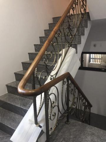 承峰櫸木扶手樓梯施工 - 鍛鐵花系列 鍛鐵底座 緬甸柚木