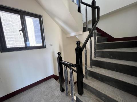 承峰櫸木扶手樓梯施工 - 立車枳系列 胡桃色 櫸木扶手