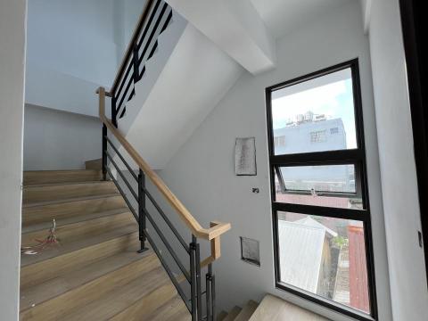 承峰櫸木扶手樓梯施工 - 日式鍛鐵系列  鍛鐵底座 北美洲栓木