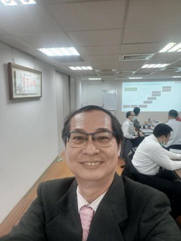 韓文彬 - 帶領某產業龍頭企業中階管理人員 以公司面臨的實際內外部狀況 進行策略規劃演練