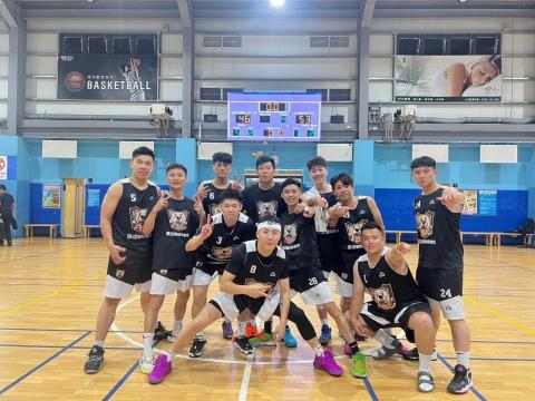 泰迪體育俱樂部 - 這季的中壢CBC聯盟社會A組又開打啦. 泰迪籃球俱樂部的教練們第一場就以53:46獲得首勝.