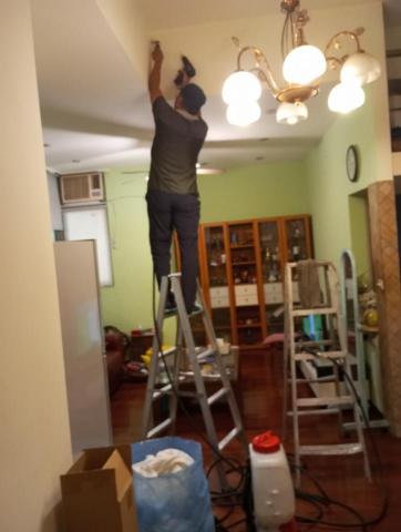 嘉澤滅鼠封堵防治工程 - 白蟻施工天花板鑽空2mm灌藥。施工中採一次性工法施工正確才能確保日後不會在有白蟻。 嘉澤滅鼠封堵防治工程 - 白蟻施工天花板鑽空2mm灌藥。施工中採一次性工法施工正確才能確保日後不會在有白蟻。